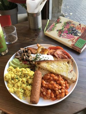 English breakfast  at Eqvilibrivm Cafe in Barcelona