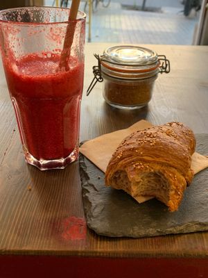 Spelt croissant and freshly pressed juice🤩 at Eqvilibrivm Cafe in Barcelona