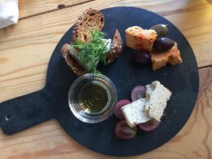 Vegan cheese plate at Pisco in Vila Do Bispo
