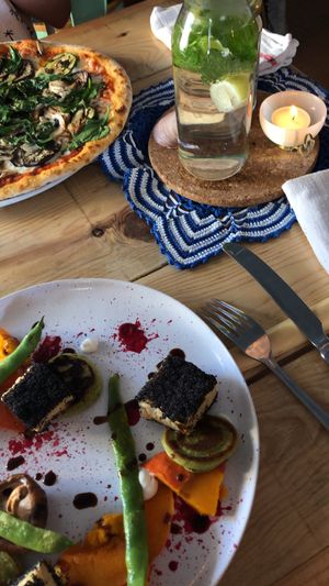 Vegan tempeh, vegetarian pizza and free tap water at Pisco in Vila Do Bispo