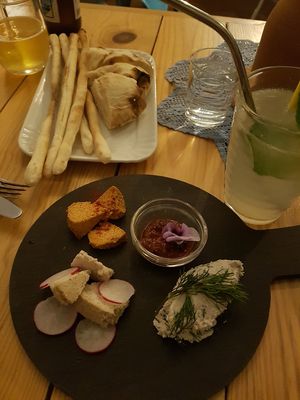 Vegane Käseplatte at Pisco in Vila Do Bispo