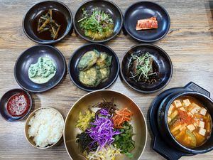 Went in Sep 2024, it has only 2 vegetarian dishes left on the menu. Thou it didn't contain allium, but to play safe, do inform the lady boss before u place an order. Yummy food! at Babiboyak in Jeju