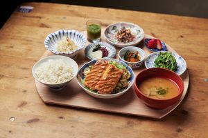 Set meal of cutlets with okara at Mumokuteki Vegan Cafe in Kyoto