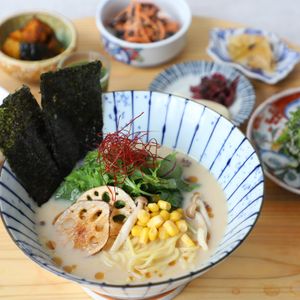 ・Sesame miso soy milk ramen set meal 2,000 yen (tax included)
(Single item 1,500 yen)
A mellow and gentle taste with deep sesame flavor and richness made with white sesame past at Mumokuteki Vegan Cafe in Kyoto