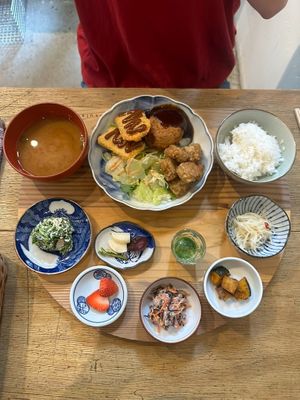Delicious set meal at Mumokuteki Vegan Cafe in Kyoto
