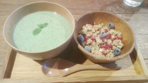 Granola with avocado-spinach-smoothie at Mumokuteki Vegan Cafe in Kyoto