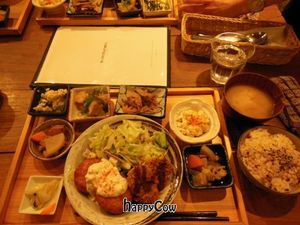 Mumokuteki dinner set at Mumokuteki Vegan Cafe in Kyoto