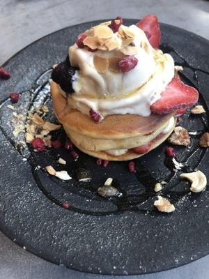 100% vegan fluffy and warm pancakes topped with creamy soy milk ice cream, maple syrup, nuts, and dried and fresh strawberries! 800 calories at Mumokuteki Vegan Cafe in Kyoto