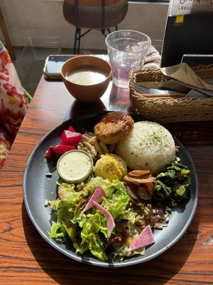Lunch platter with burger at Mumokuteki Vegan Cafe in Kyoto