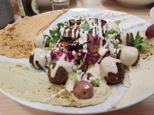 Some good falafels with hummus at Green Lab - Comédie in Montpellier