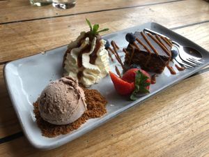 Vegan snicker pie at Strandpaviljoen SandCbar in Katwijk Aan Zee