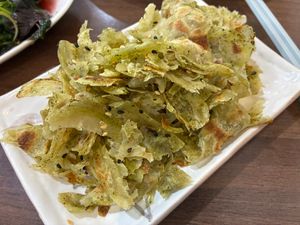 Toon pancake (香椿抓餅) at Miào Shàn GōngZhǔ 妙善公主素食養心鍋 - Princess Vegan Hot Pot  in Kaohsiung