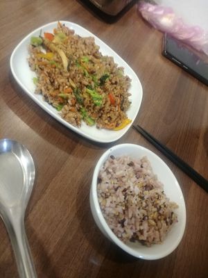 Fried rice with vegetable at Miào Shàn GōngZhǔ 妙善公主素食養心鍋 - Princess Vegan Hot Pot  in Kaohsiung