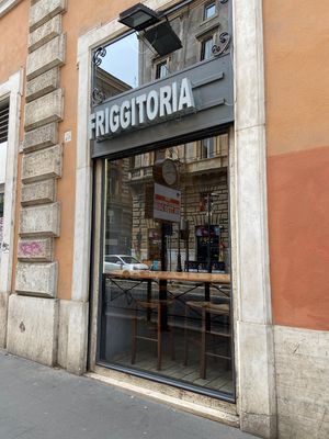 Name outside   at Pizza Time in Rome