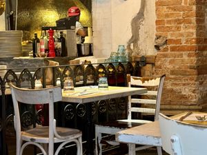 inside  at Rossopomodoro in Venice