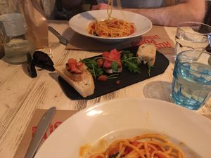 Two spaghettis with a side of bruschetta  at Rossopomodoro in Venice