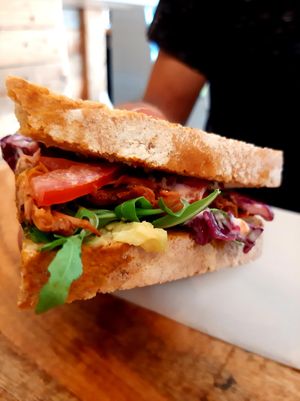 Sándwich de lujo sin maltrato animal = lujo total at PLANT SHACK - Altea in Altea