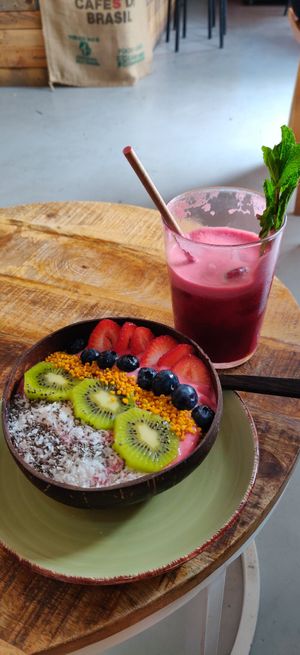 Bowl con zumo remolacha at PLANT SHACK - Altea in Altea