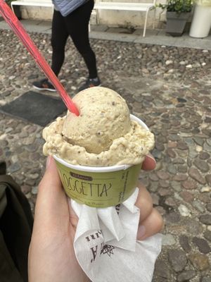 vegan pistachio ice cream   at Gelateria Loggetta in Mantova