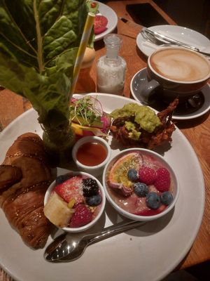 Vegan wake up and cafe latte at Ulrich in Vienna