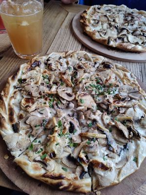 Vegan Flammkuchen at L'Alsacien in Paris