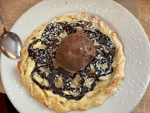 Vegan petite sucrée flammekuche at L'Alsacien in Paris