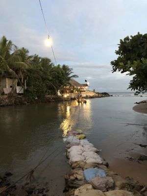 Crossing to entrance  at The Lounge in Tangalle