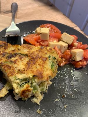 Tortilla de Patatas con guarnición  at CReeA in Tarragona