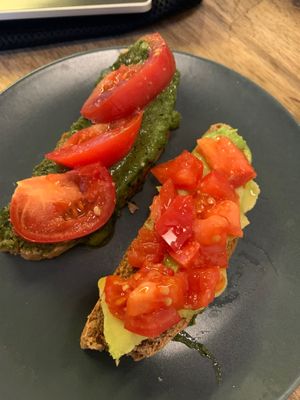 Toasts (Genovesa and Mediterranea) at CReeA in Tarragona