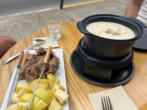 Fondue with Apples and bread at CReeA in Tarragona
