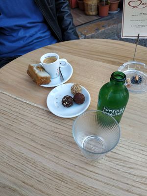 Rawvegan balls and a piece of raw cake at CReeA in Tarragona