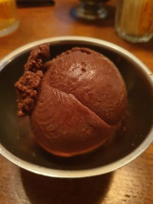 vegan chocolate icecream at The Red Lion & Sun in North London