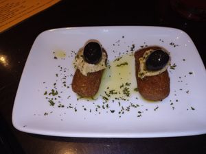 Croquetas de setas con hummus (sin gluten) at B12 in Girona