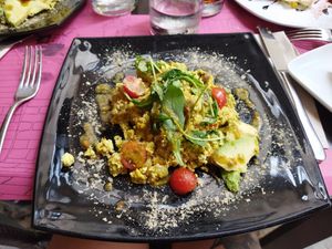 Scrambled tofu at B12 in Girona