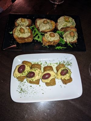 Babaganoush toasts, and Mushroom croquettes with hummus at B12 in Girona