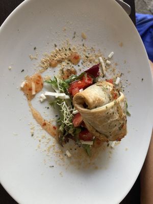 Samosa filled with lentils on a small salad  at B12 in Girona
