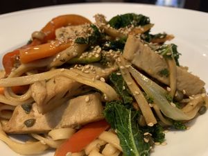 Fried vegetable noodles with VG chicken   at B12 in Girona