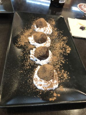 Trufes de xocolata i cointreau  at B12 in Girona