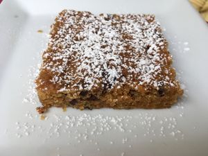 Pastel de zanahoria y chocolate  at B12 in Girona