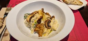 Pasta alfredo at B12 in Girona