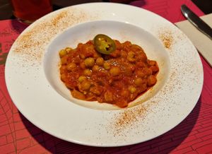 Cassoleta de cigrons amb "xoriç" at B12 in Girona