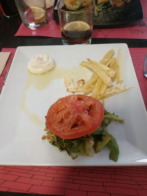 Traditional burger with yuca fries at B12 in Girona