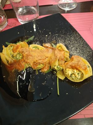 Pasta filled with ricotta and spinach  at B12 in Girona