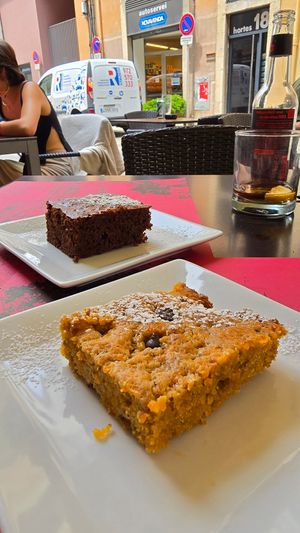 Cakes at B12 in Girona
