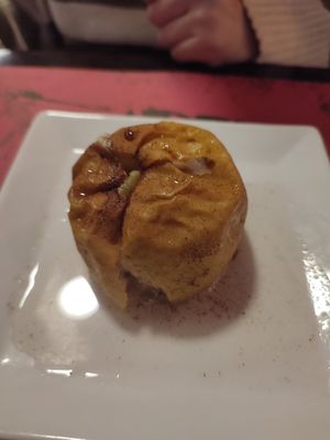 Poma al forn amb canyella i llimona at B12 in Girona