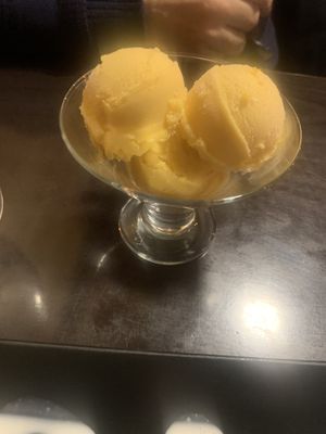 Mango ice cream  at B12 in Girona
