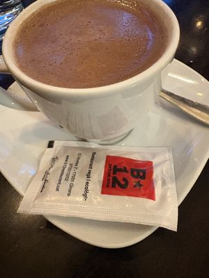 Chocolate caliente  at B12 in Girona