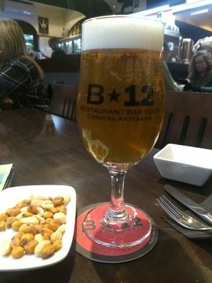 Beer at B12 in Girona