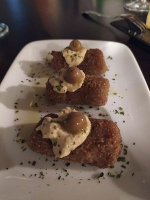 Croquetas at B12 in Girona