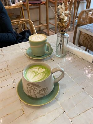 Matcha latte and oat flat white at Contrast in Bordeaux